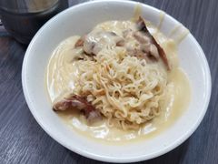 猪颈肉芝士捞公仔面-新记餐厅(香槟大厦店)