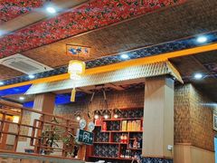 大堂-乡村木柴铁锅炖饭店