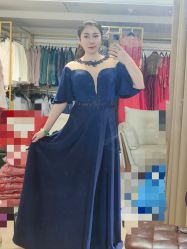 -月月婚纱礼服仓储店(王府井店)