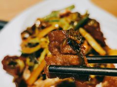 自制酸菜炒牛肉-宏记广东客家菜(丰汇店)