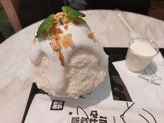 榴莲肉加榴莲冰淇淋-丹礼糖甜品