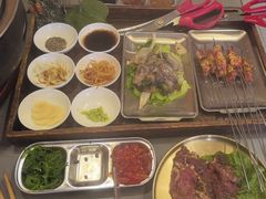 -围炉肉舍•炭烤活鳗•丹东海鲜烤肉(步行街店)