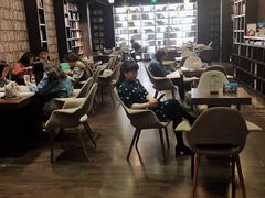 -钟书阁(松江泰晤士小镇店)