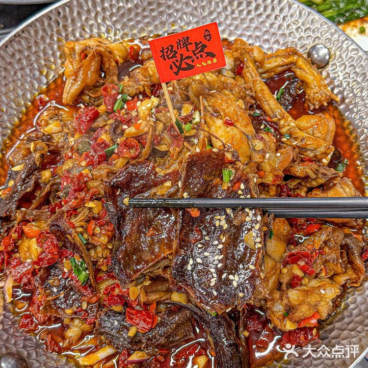 在湘江世纪城！居民楼区隐藏的宝藏烧烤大排档