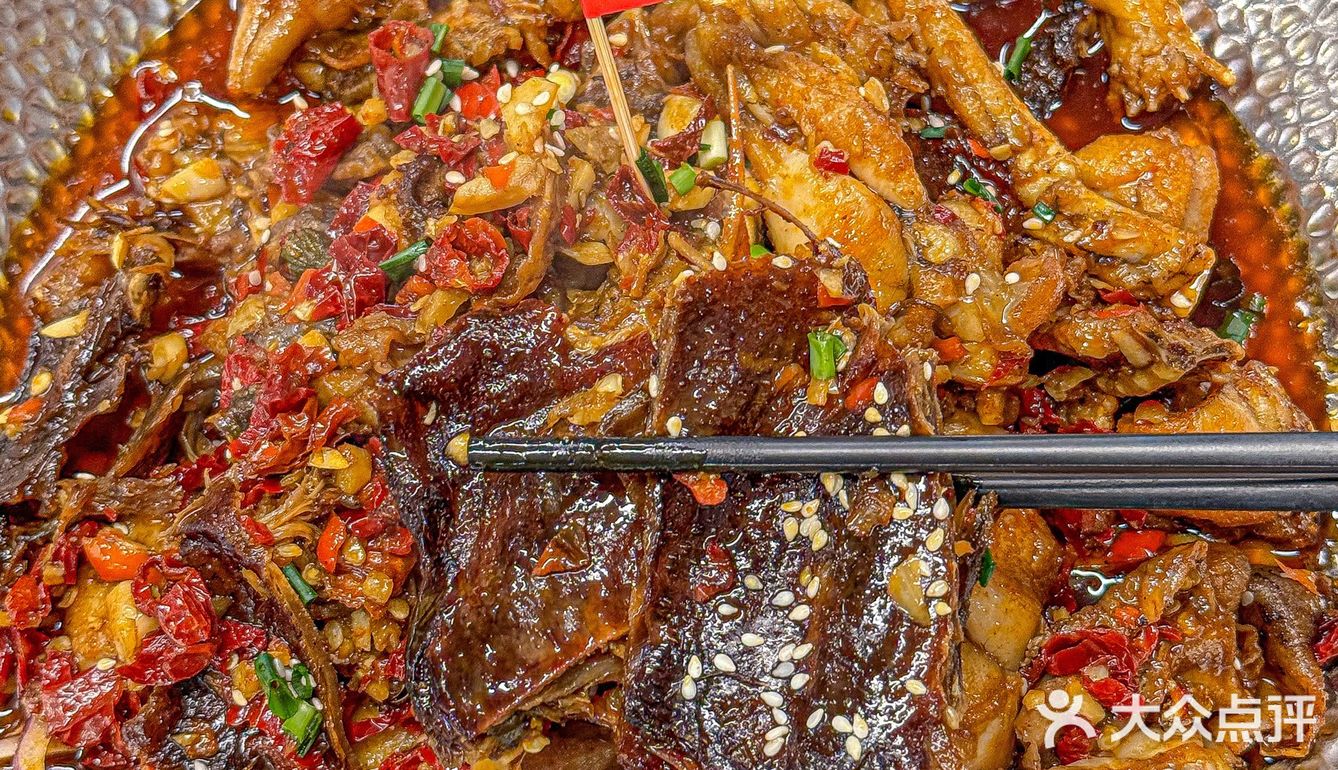 在湘江世纪城！居民楼区隐藏的宝藏烧烤大排档