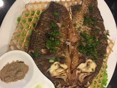 干煎罗非鱼-鹿港小镇(黄金店)