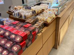 面包甜点陈列柜-面包新语(滨湖万达店)