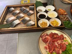 -围炉肉舍•炭烤活鳗•丹东海鲜烤肉(步行街店)