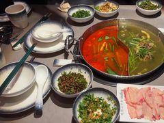-伴山牛贵州黄牛肉火锅·苗疆非遗艺术餐厅(上海首店)