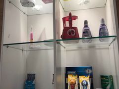 -瑞尔齿科(上海长风大悦城店)