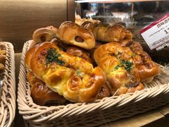 蒜味香肠包-山崎面包(静安久光店)