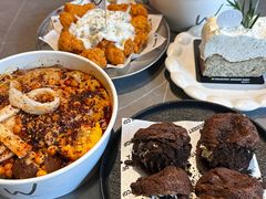 -W COLLECTIVE  DESSERT SHOP