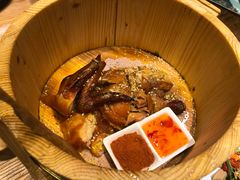 -临界音乐酒馆·小龙虾·江湖菜(华熙LIVE·鱼洞店)