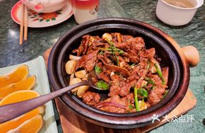 Stir-Fried Freshly Sliced Beef with 'Zhe Zhe' Method