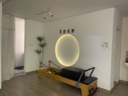 -闺蜜瑜伽·普拉提女性塑形馆