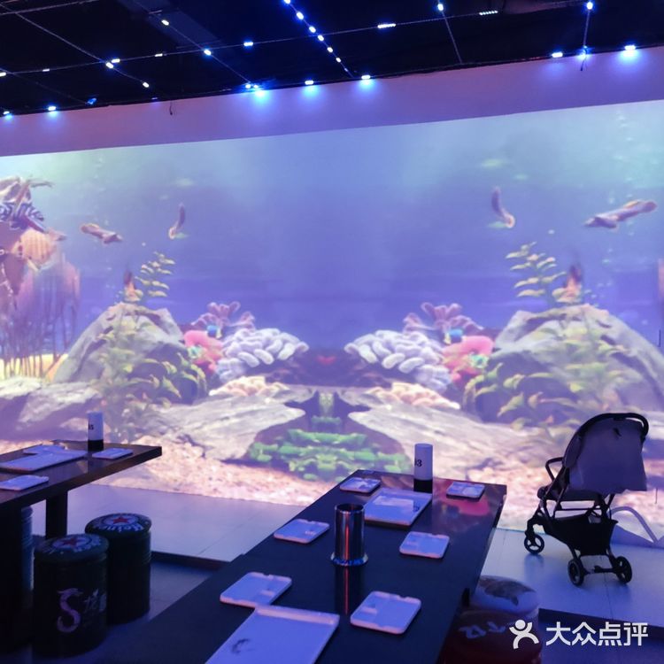 当高科技夜店风遇到了烧烤