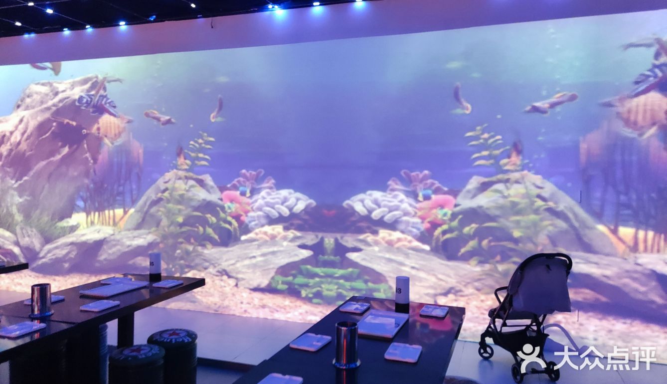 当高科技夜店风遇到了烧烤