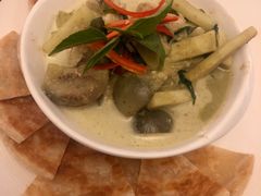 绿咖喱鸡肉配饼-Fern Forest Cafe