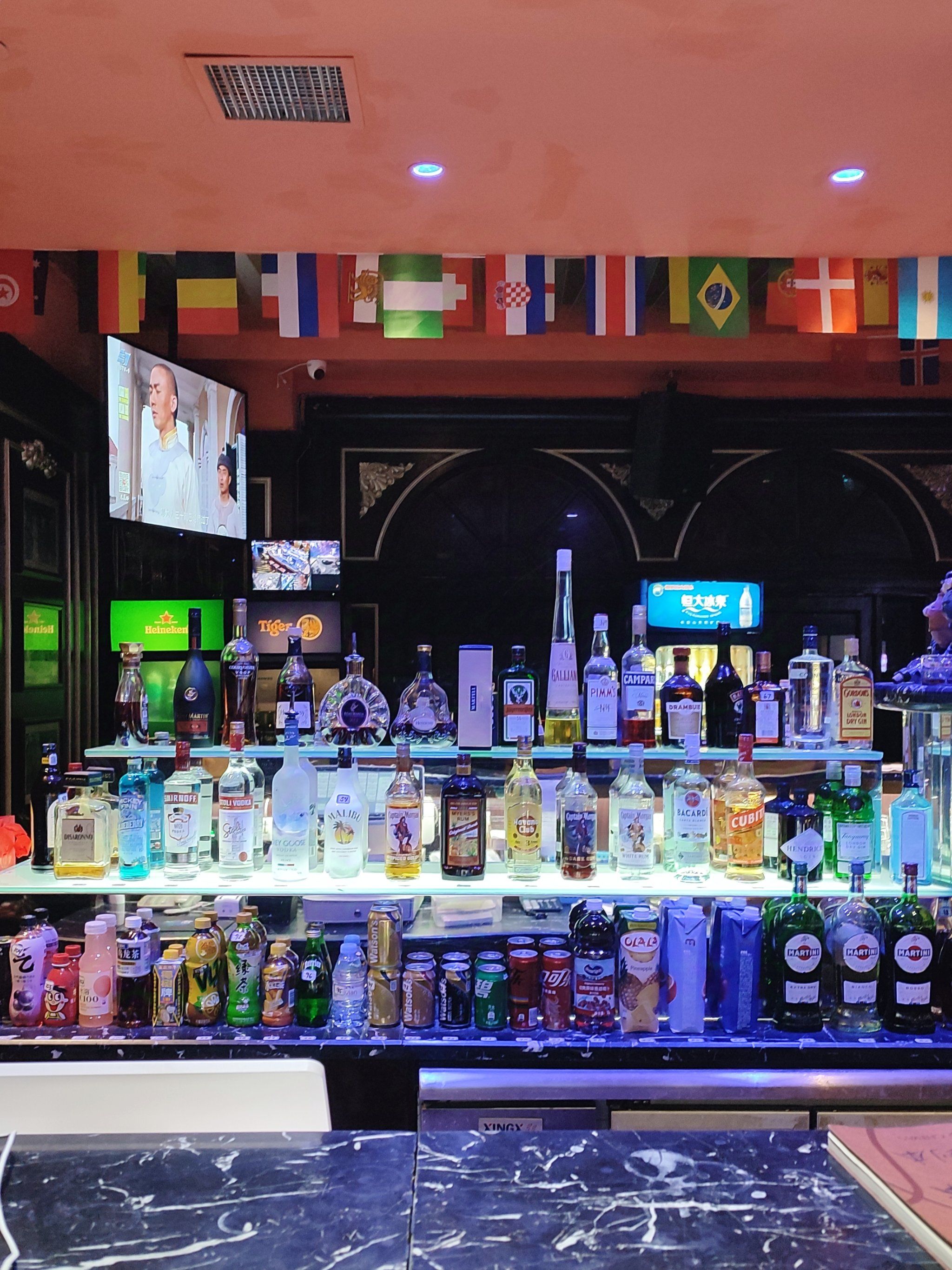 已经开了好多年了75
92就在天一广场附近的凯州皇冠假日酒店1楼