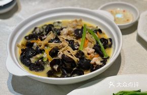 Black Fungus and Daylily Salad