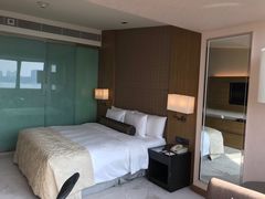 -上海滴水湖皇冠假日酒店