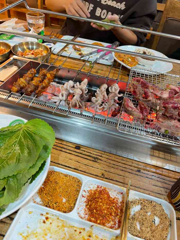 河坝烧烤串城(银亭路店)-"哈哈哈哈又来啦还是朝鲜族朋友钦点的店 .