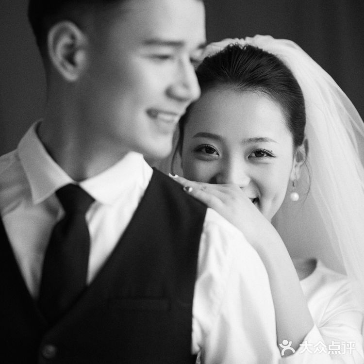 黑白婚纱照，告诉你爱情里的甜蜜 据说