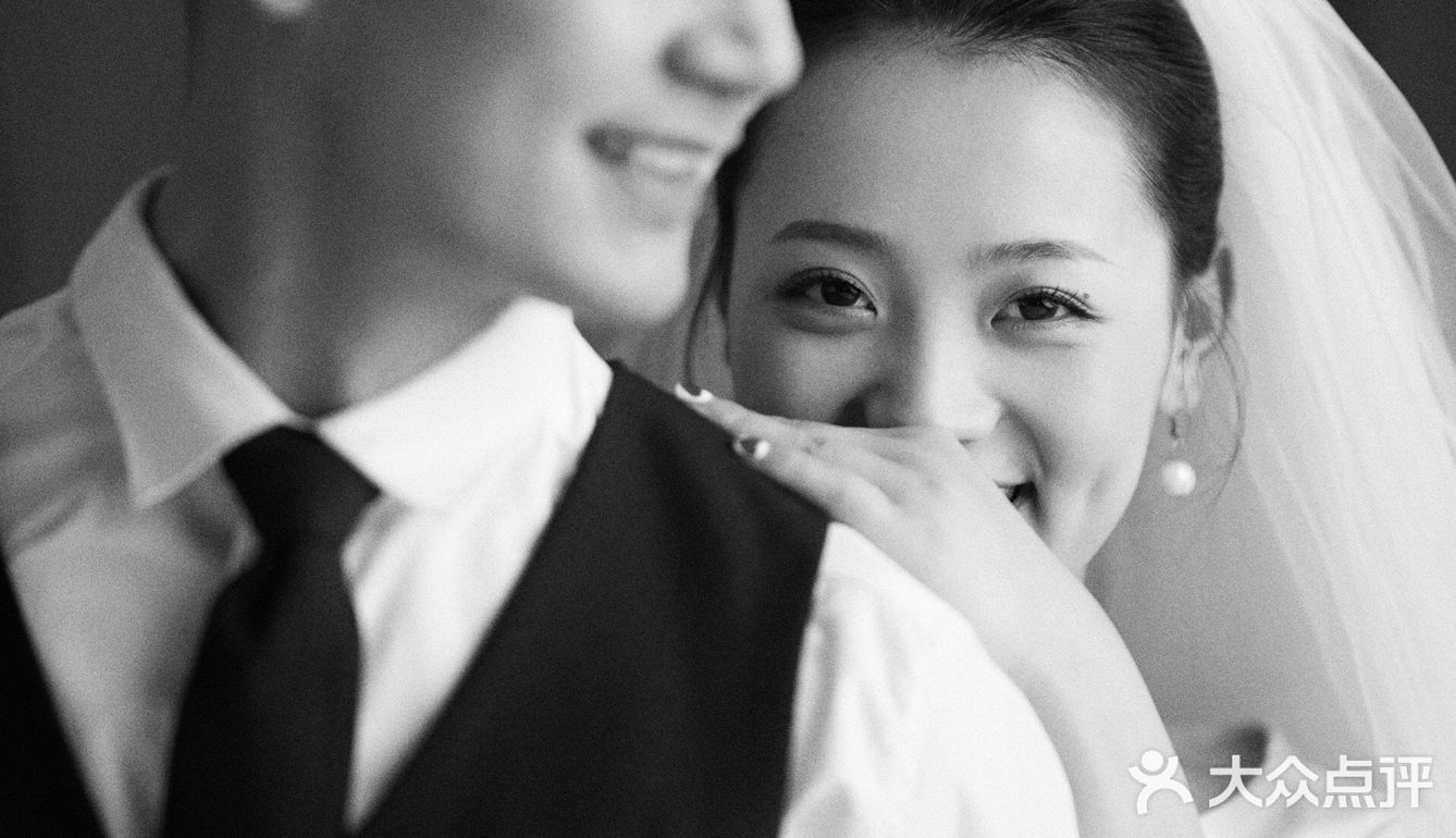 黑白婚纱照，告诉你爱情里的甜蜜 据说