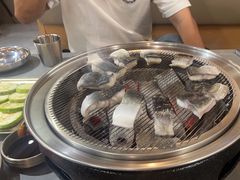 -围炉肉舍•炭烤活鳗•丹东海鲜烤肉(步行街店)