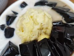 榴莲白雪凉粉-小团圆糖水铺(襄阳南路店)