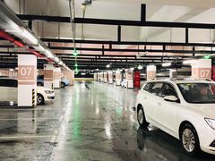 -虹桥火车站-停车场