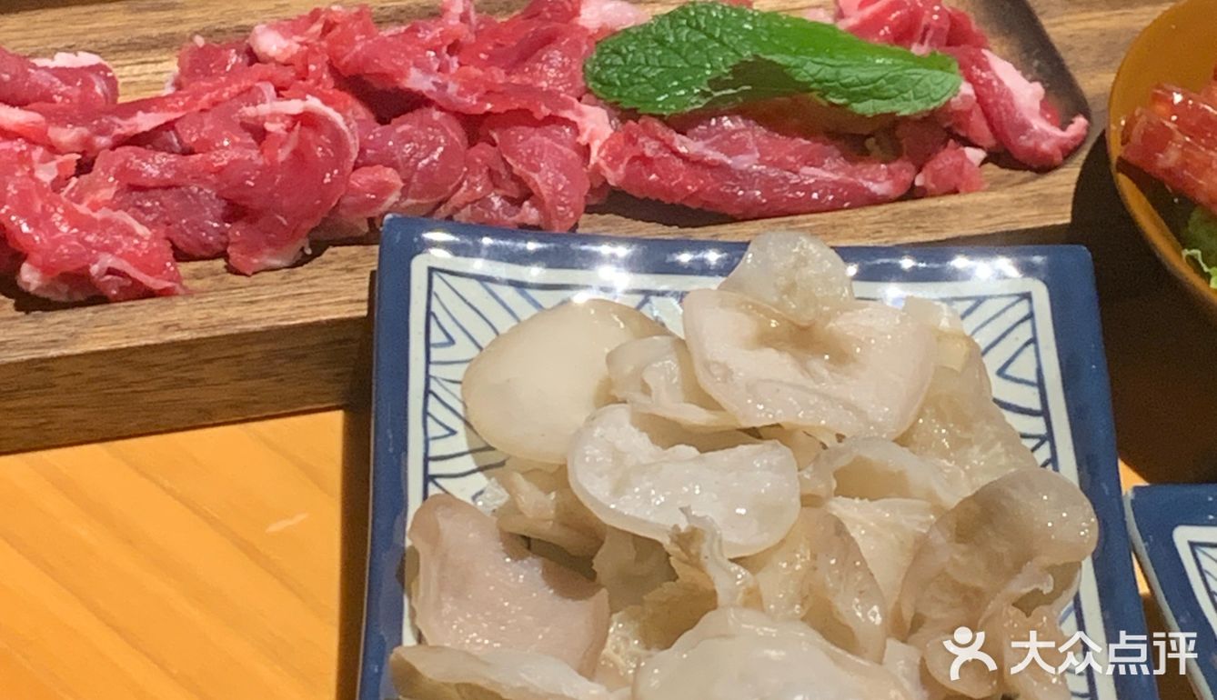 人生建议，都去吃滨江这家新开的贵州酸汤牛肉锅