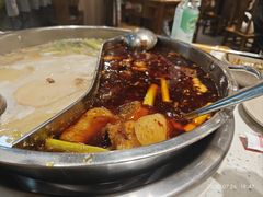 鸳鸯锅-肖肖酸萝卜鱼火锅(总店)