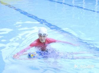 游泳是一项需要身体协调的运动