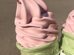 黑加仑甜筒-麦当劳(铜锣湾店)