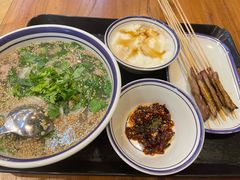 -云阿蛮云南生烫牛肉米线(奉贤路店)