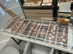 -博士眼镜集团石人工眼镜(虹口万泰店)