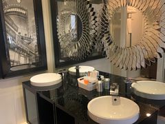 -喜鹊愉家酒店(郑州曼哈顿博览中心地铁站店)