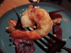 煎虾配紫薯泥薯片及姜味柠檬汁-AZUL by FUEL蓝色·法式酒馆(琶醍店)