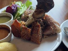 -Chom Cafe and Restaurant