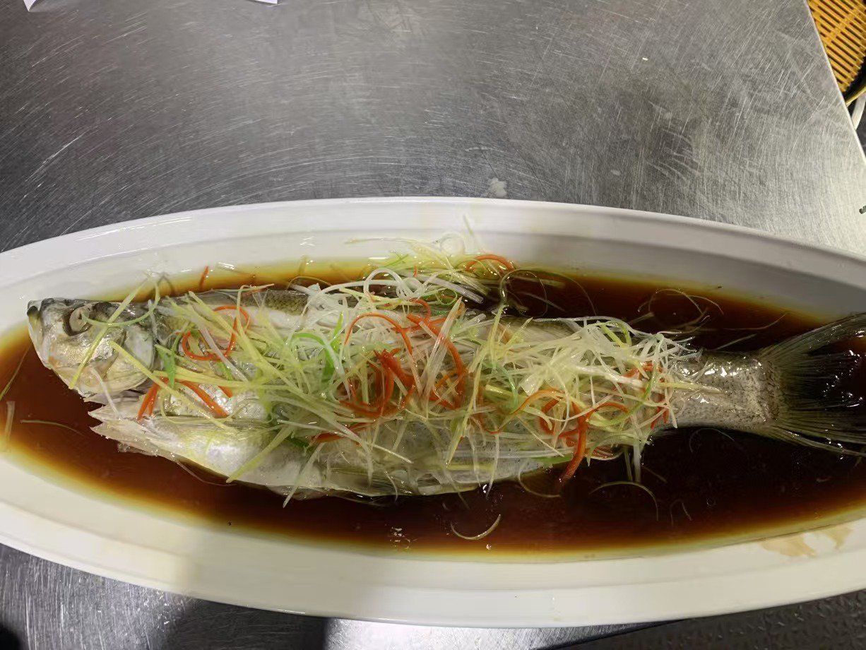 n
端上桌,那鲜美的鱼香就直钻鼻腔