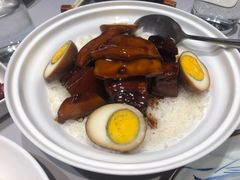 咸蛋茨菰红烧肉-屋里厢上海菜馆