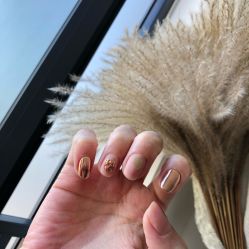 -一笔绣狂草美甲坊