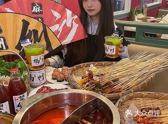 福州市中心！！在绿皮火车上吃串串