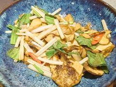 野芫荽炒牛肝菌-半山腰·云南菜(侨福芳草地店)