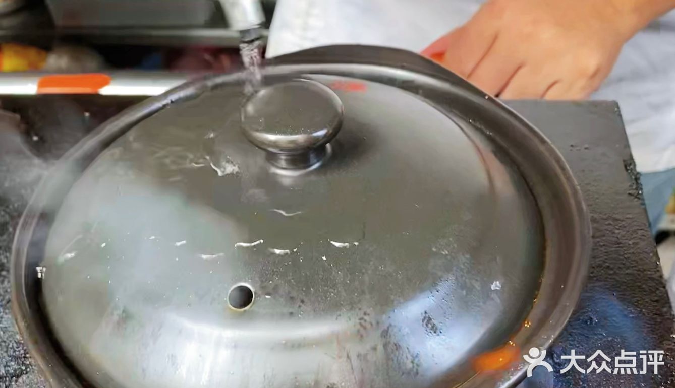 猪煲煲·炫饭嘎嘎香🥩🧃