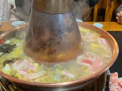-果松木炭酸菜铜火锅·外婆参鸡汤