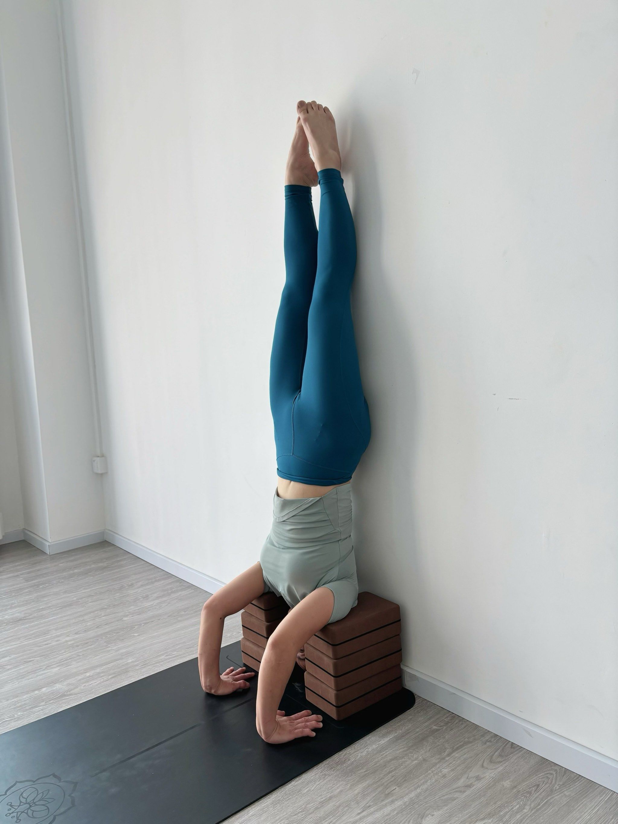 瑜伽高难度体式,总觉得自己做不到,老师好厉害,做不到的动作总会找到