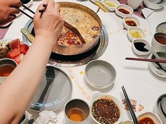 -洪氏嗨捞·广东猪肚鸡·椰子鸡火锅(西咸万象城店)