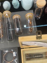 -灵彩珠宝(朗香街店)